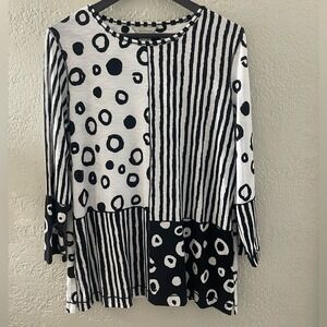 Y2K Multiples Women's Black and White Geometric 3/4 Sleeve Top Size medium